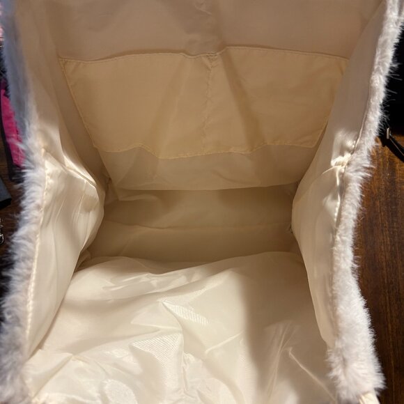 VS faux fur tote - Picture 2 of 5